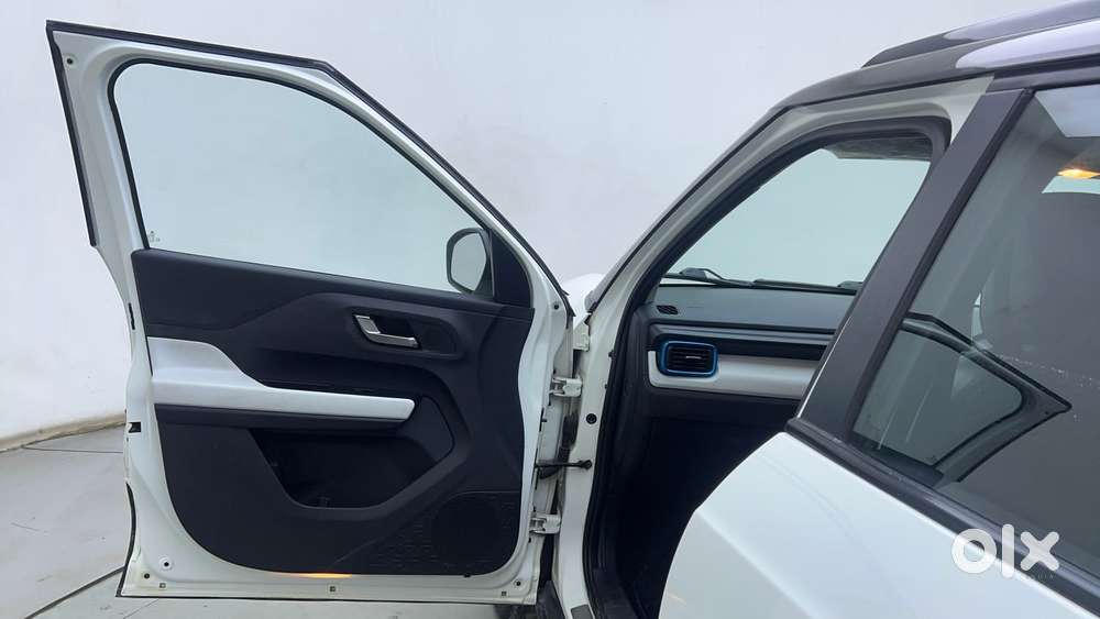 Tata Punch 1.2 Revotron Creative Amt Dual Tone, 2023, Petrol