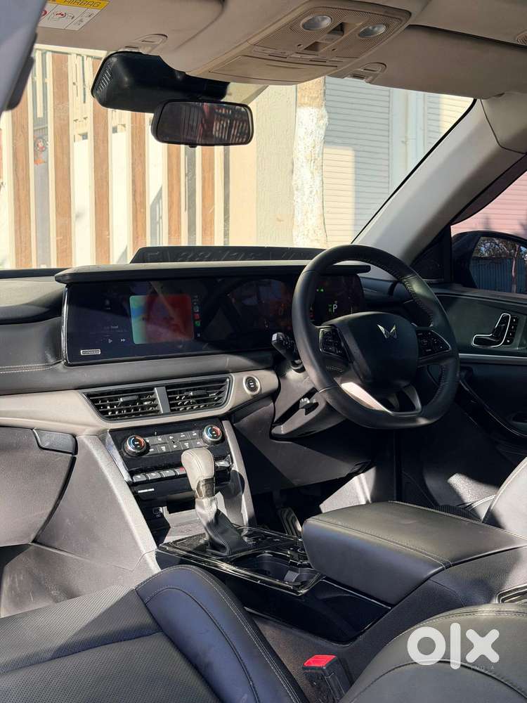 Mahindra Xuv700 2.2 Ax 7 Diesel At Luxury Pack Str, 2025, Diesel