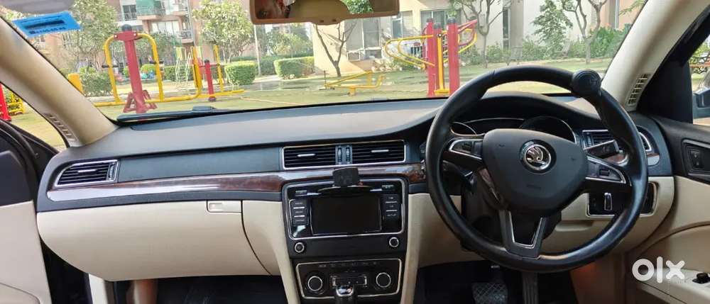 Skoda Superb 2015 Petrol 73000 Km Driven