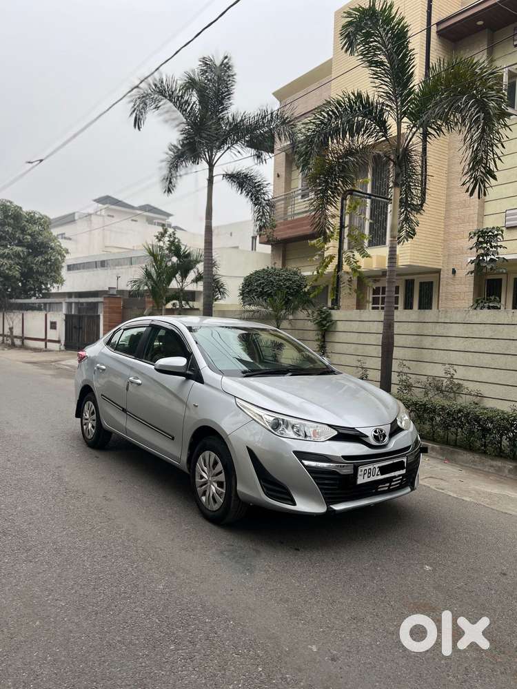 Toyota Yaris J Cvt, 2018, Petrol