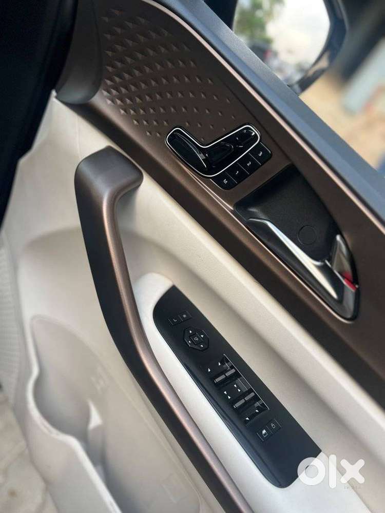Mahindra Xuv 7xo Ax, 2026, Petrol