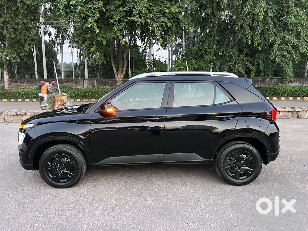 Hyundai Venue 1.0 S (o) Turbo Dct, 2022, Petrol