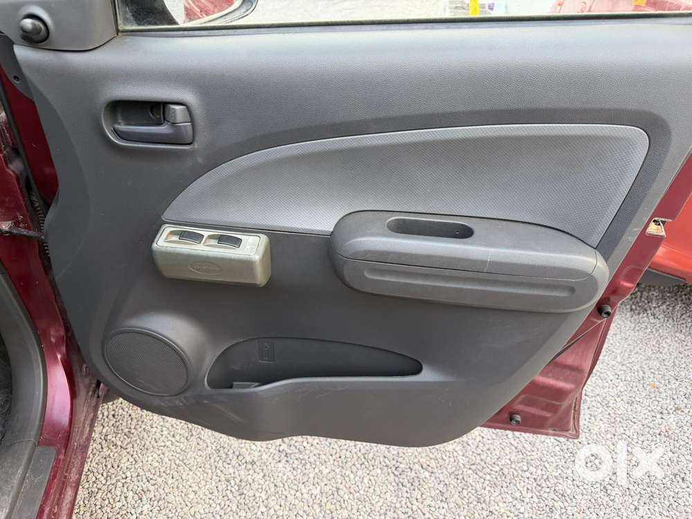 Maruti Suzuki Ritz Vxi, 2011, Petrol