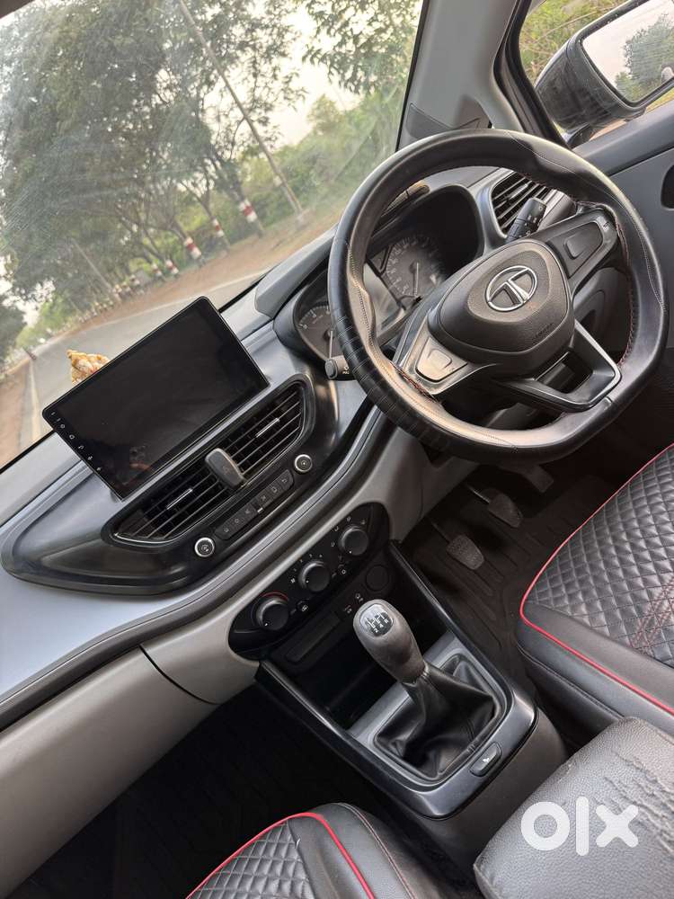 Tata Altroz 1.2 Xe, 2020, Petrol