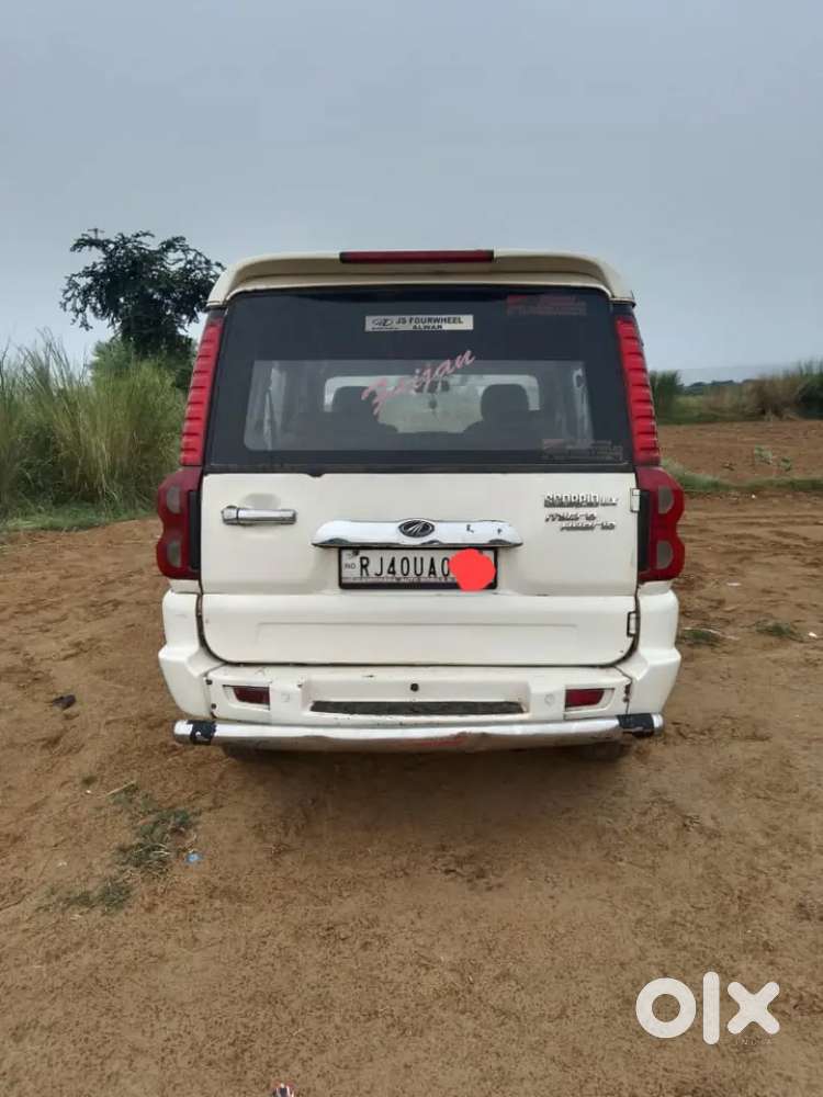 Mahindra Scorpio White M2di