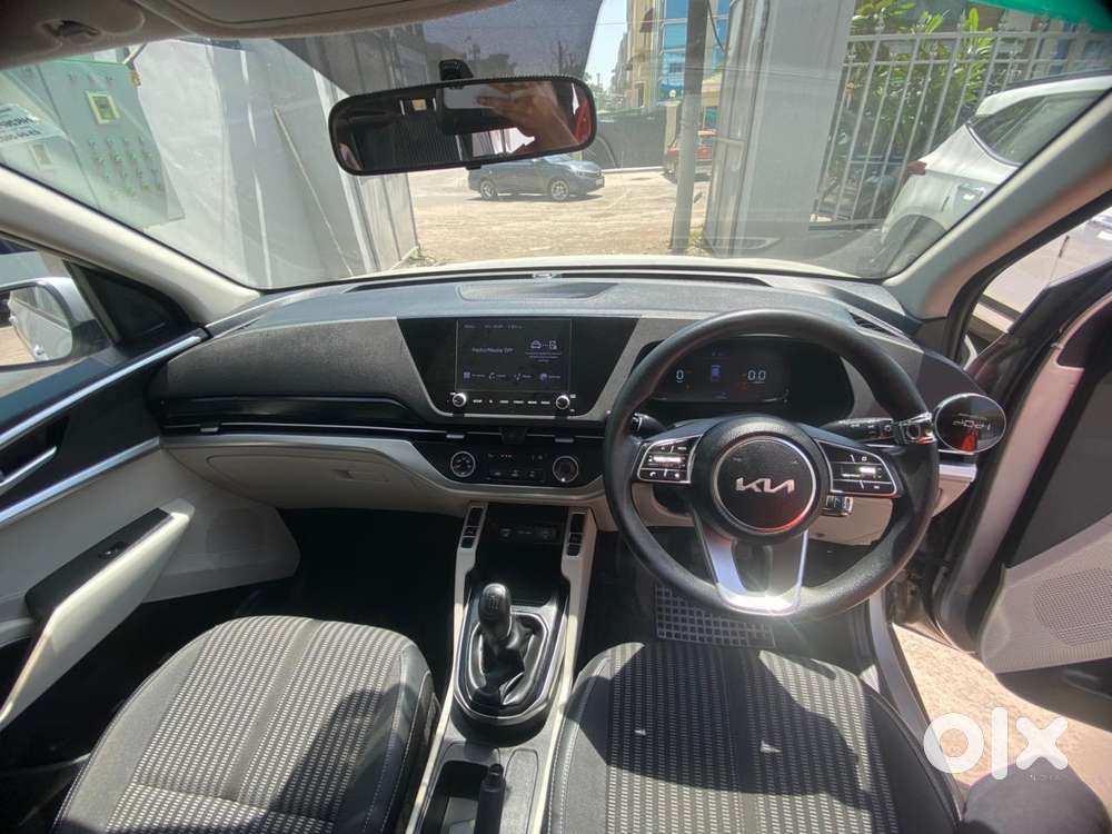 Kia Carens G 1.5 6mt Premium (o) 7-seater, 2023, Petrol