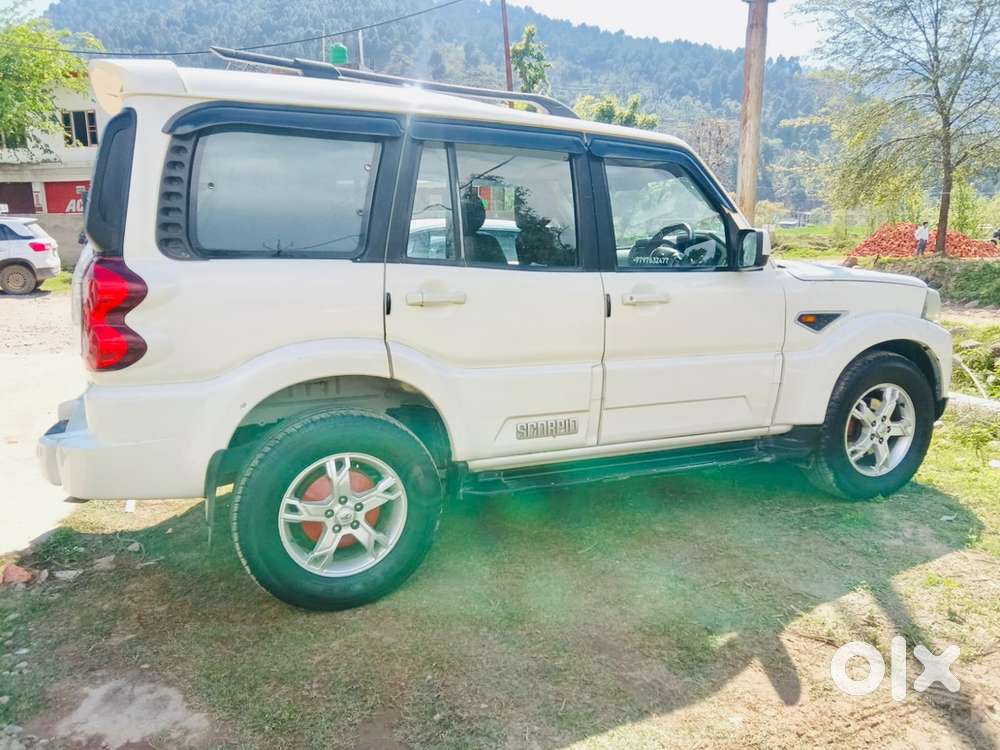 Mahindra Scorpio S10