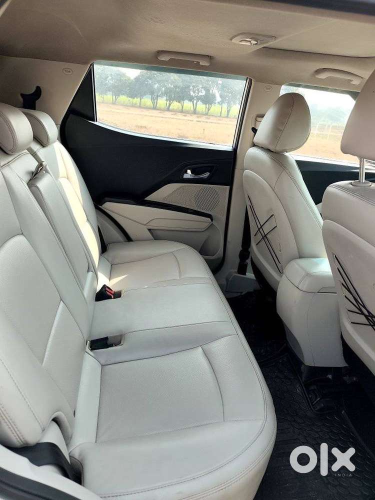 Mahindra Xuv300 W8, 2022, Petrol