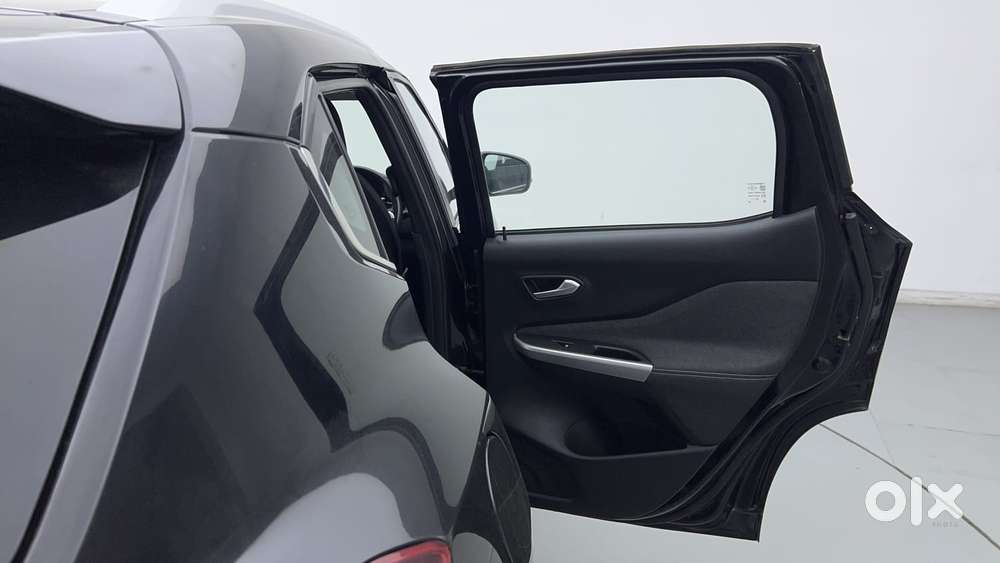 Nissan Magnite 1.0 Xv Premium, 2023, Petrol