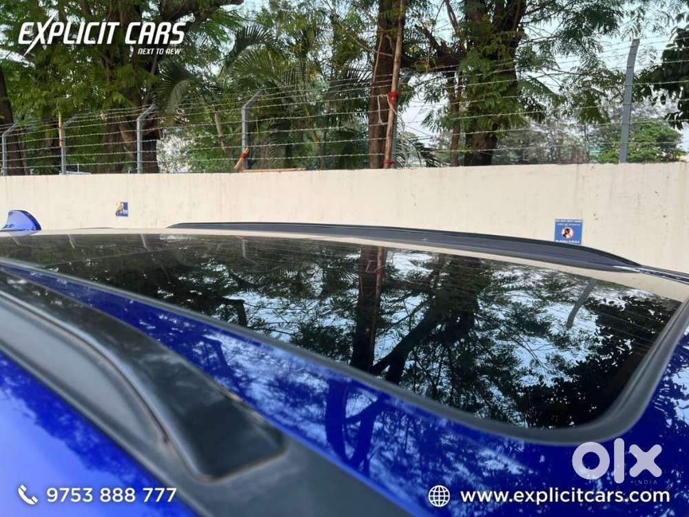 Mahindra Xuv700 2.0 Ax 5 Petrol Mt 7 Str, 2025, Petrol