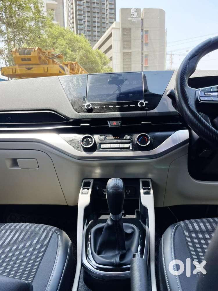 Kia Carens 1.4 Prestige 7 Str, 2023, Petrol