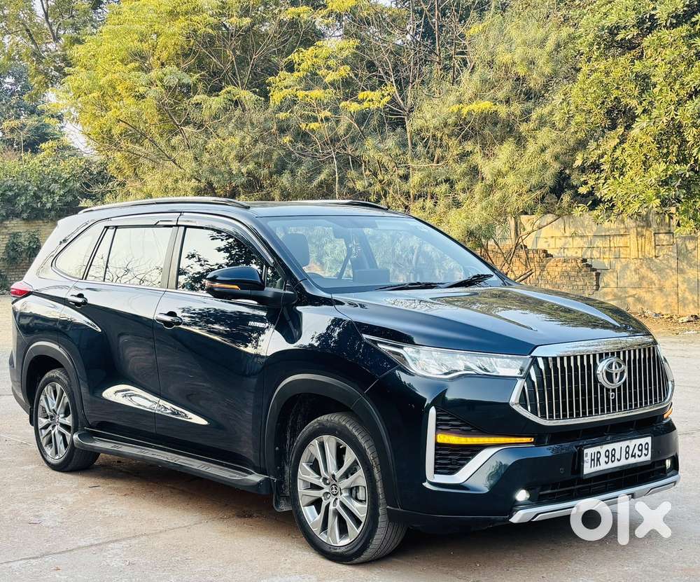 Toyota Innova Hycross