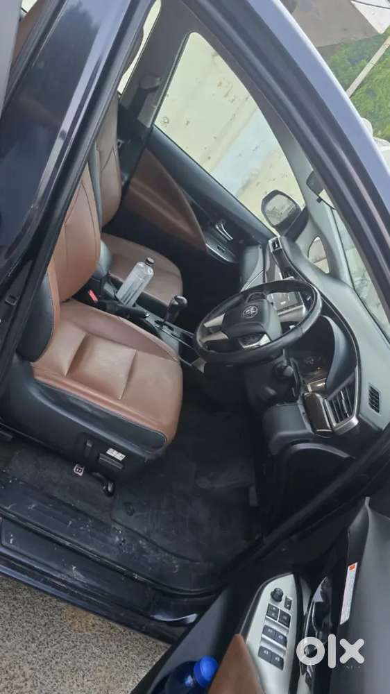 Innova Crysta Captain Seat 2.4 Z (at)