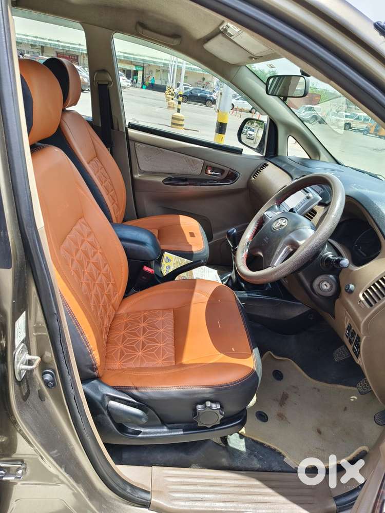 Toyota Innova 2004-2011 2.5 V Diesel 8-seater, 2015, Diesel