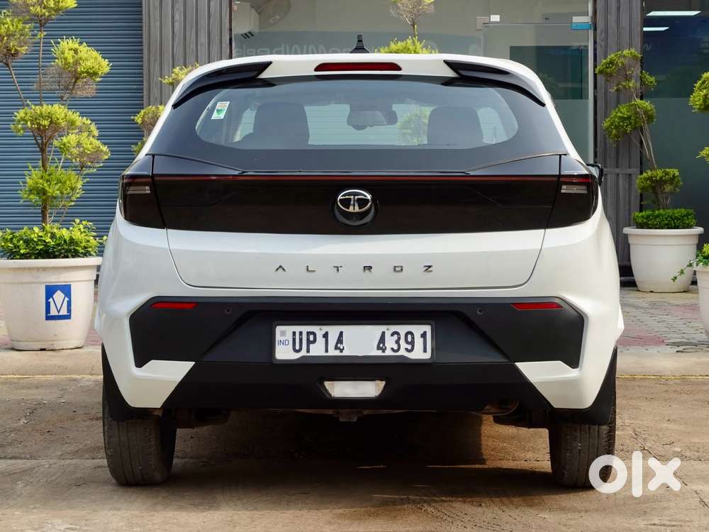 Tata Altroz, 2025, Petrol