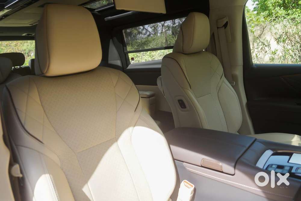 Toyota Vellfire Vip – Executive Lounge, 2025, Petrol