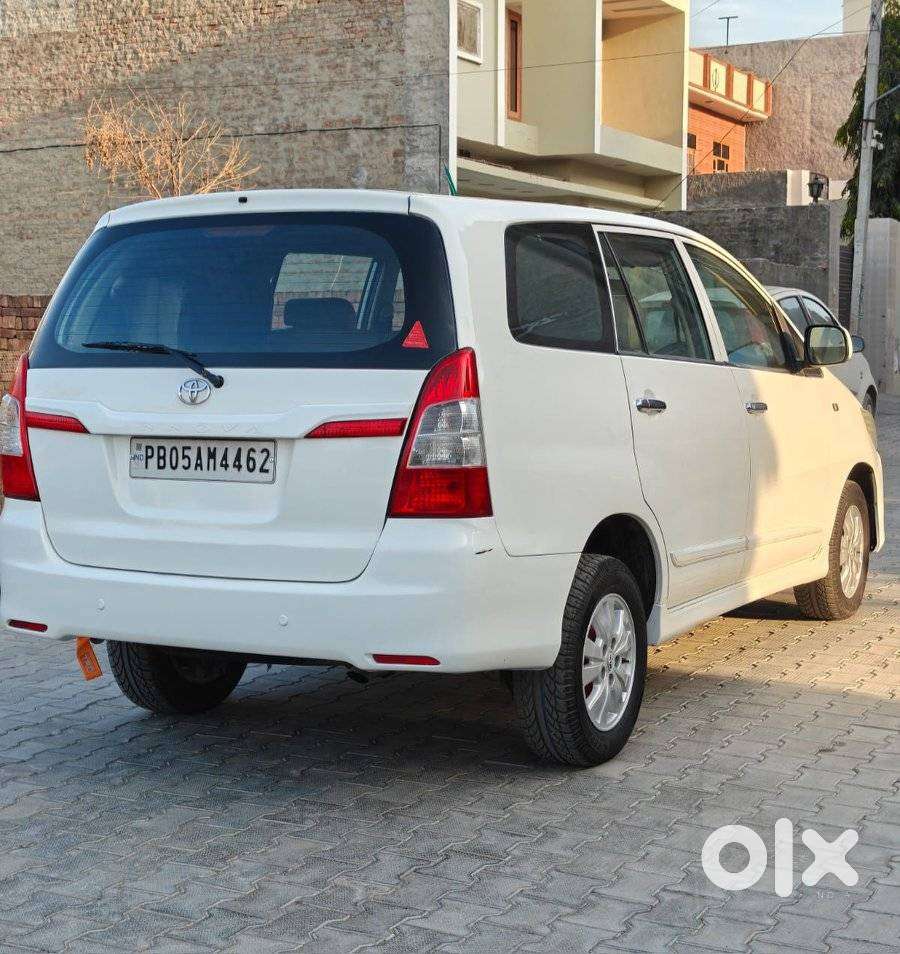 Toyota Innova 2.5 Gx (diesel) 8 Seater Bs Iv, 2015, Diesel