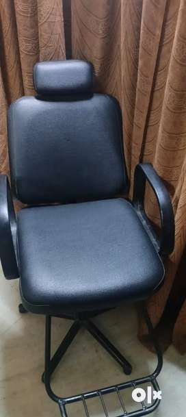 Olx old discount beauty parlour chair