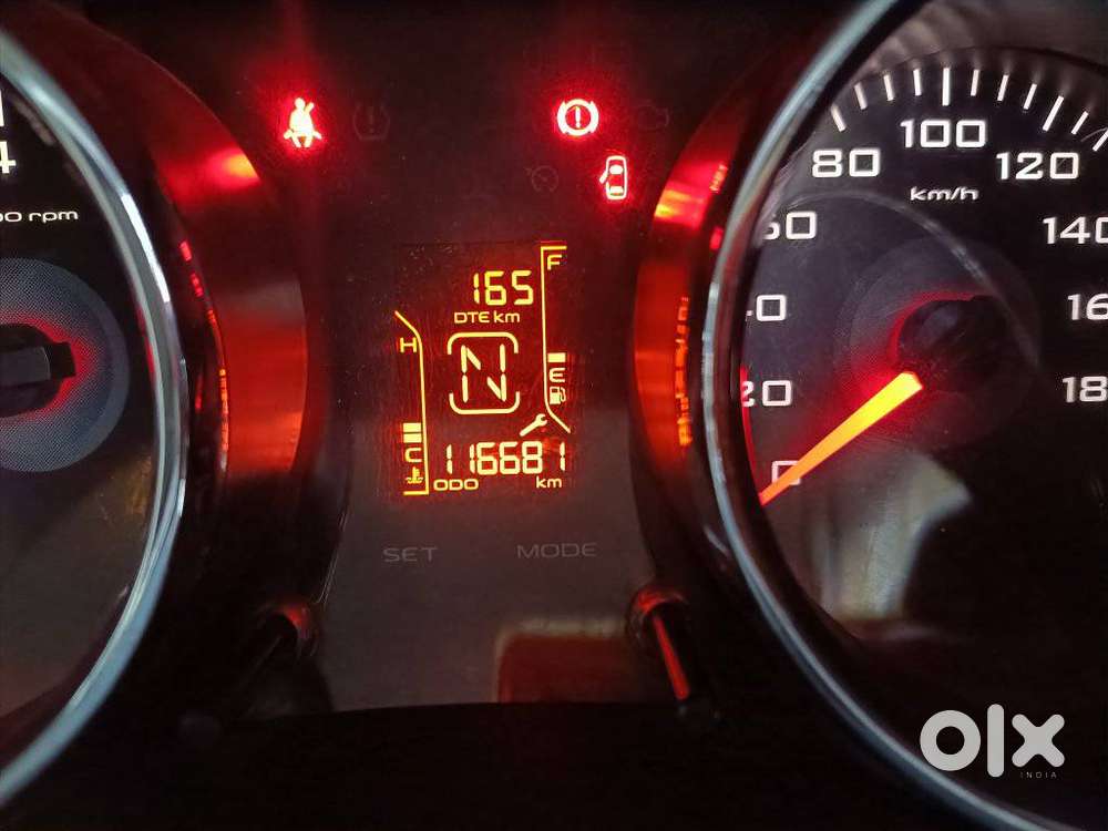 Mahindra Tuv 300 T8, 2017, Diesel