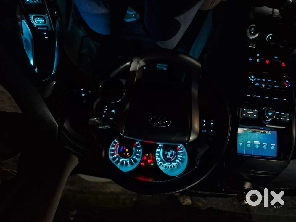 Xuv 500 W10 Well Maintained, Urgent Sell