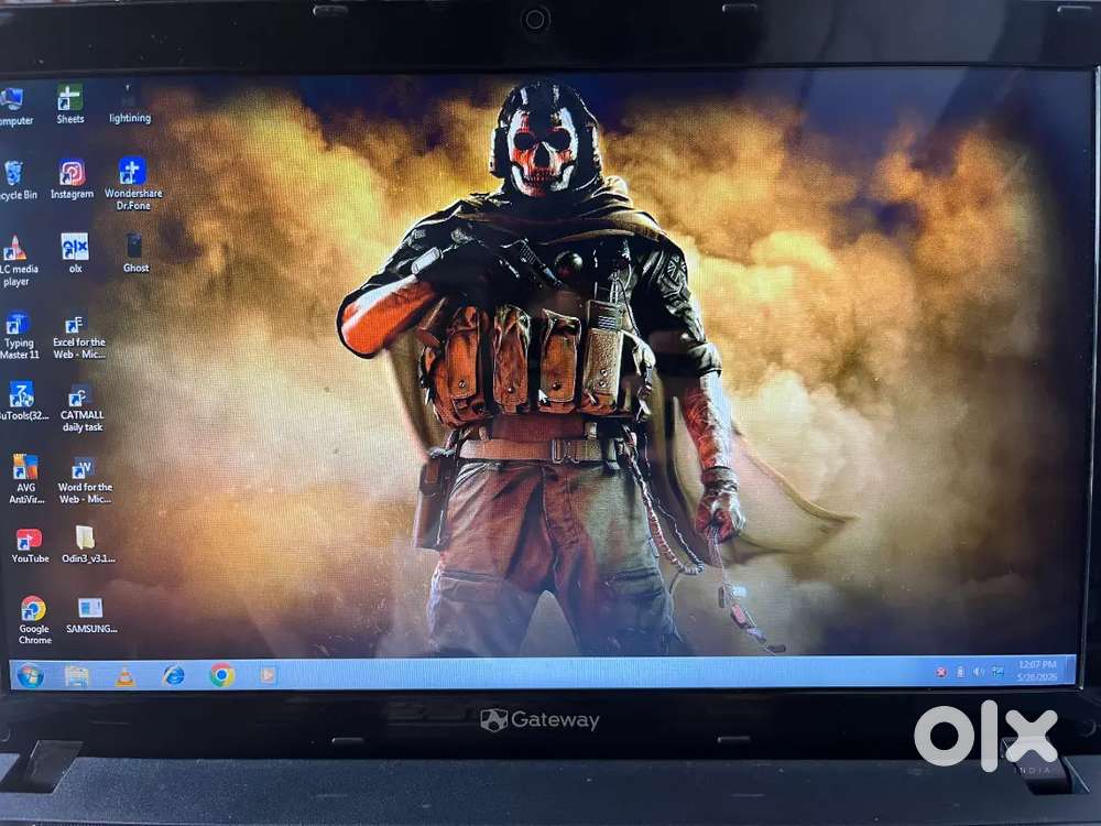 Gateway 15.6 Laptop Intel
Pentium B960 2GB RAM
Charger Included