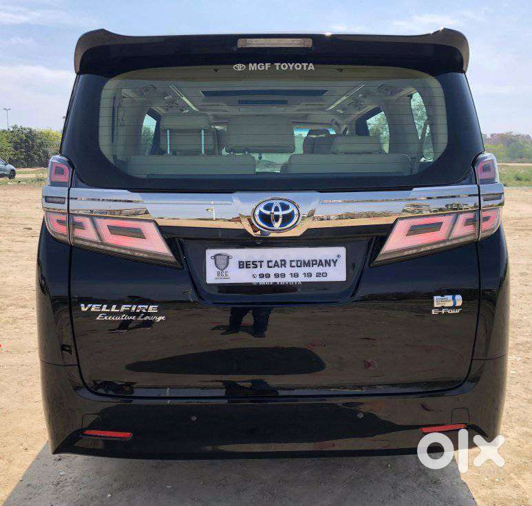 Toyota Vellfire 2.5 Executive Lounge, 2023, Cng & Hybrids