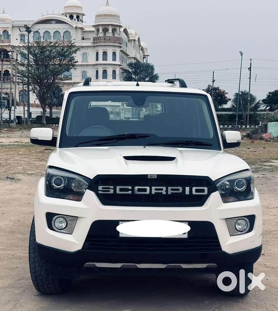 Mahindra Scorpio S11