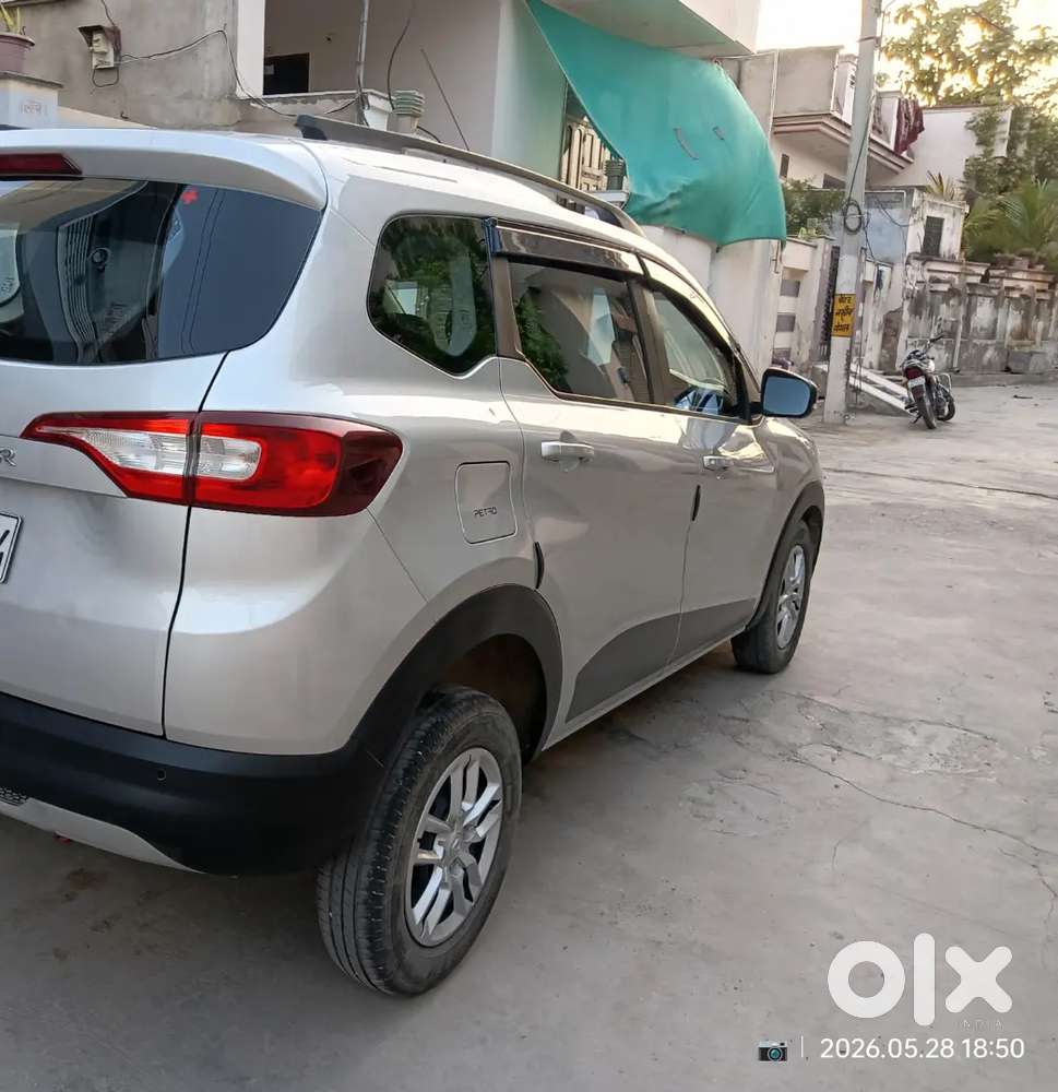 7 Seater Car, Showroom Condition