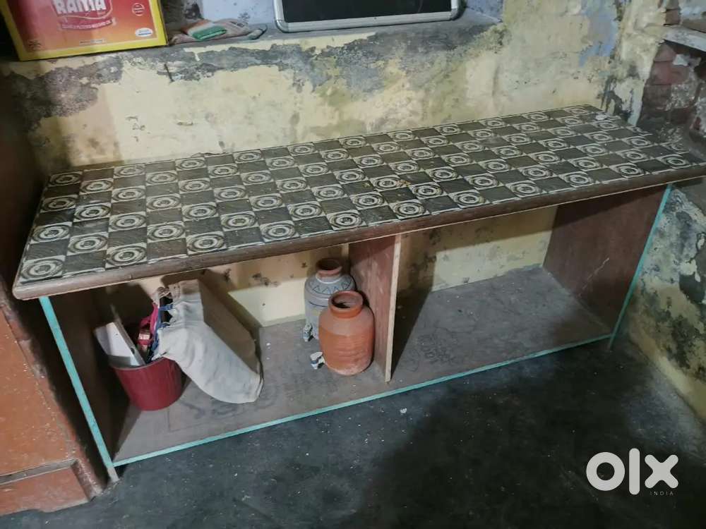 Table in Carbode