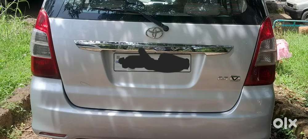 Toyota Innova 2012 V Diesel Well Maintained