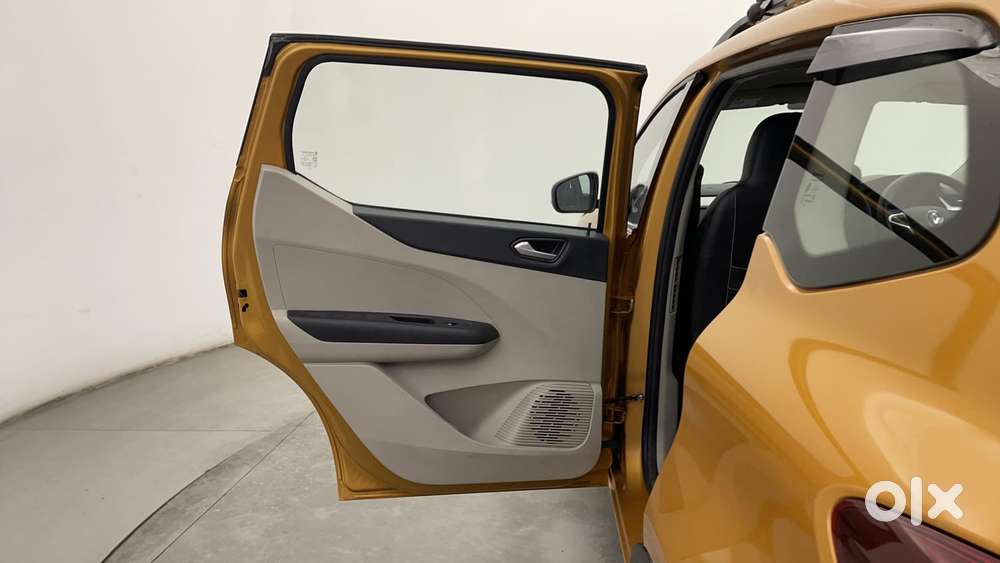 Renault Triber Rxz Easy-r Amt, 2022, Petrol