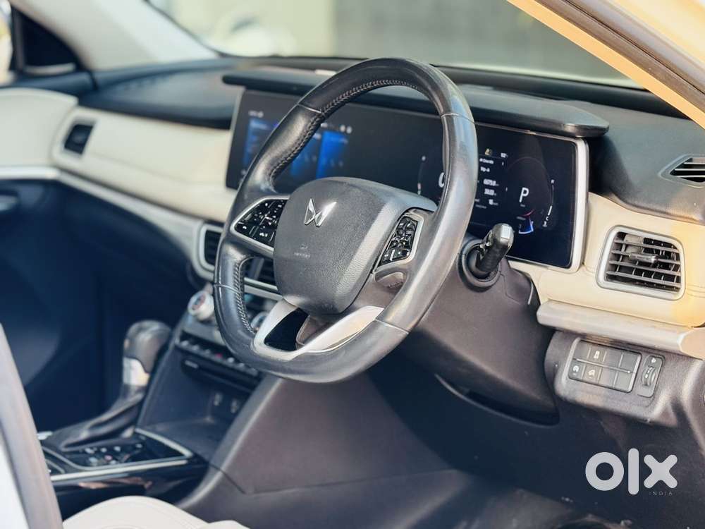 Mahindra Xuv700 2.2 Ax 7 Diesel At Luxury Pack Str Awd, 2022, Diesel
