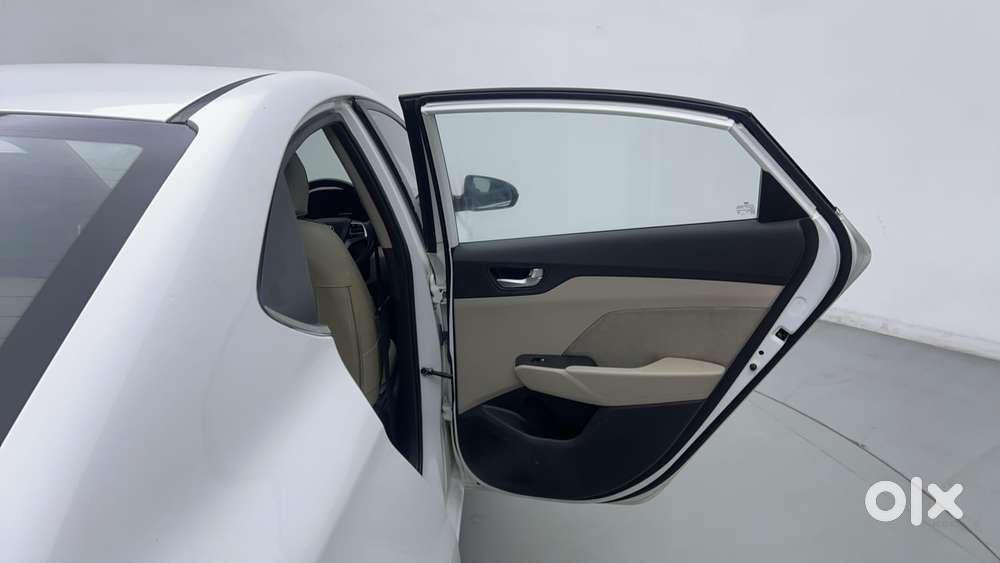 Hyundai Verna 1.5 Sx Ivt, 2022, Petrol