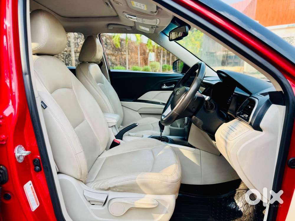 Mahindra Xuv300 1.2 W8 (o) Amt Petrol, 2022, Petrol