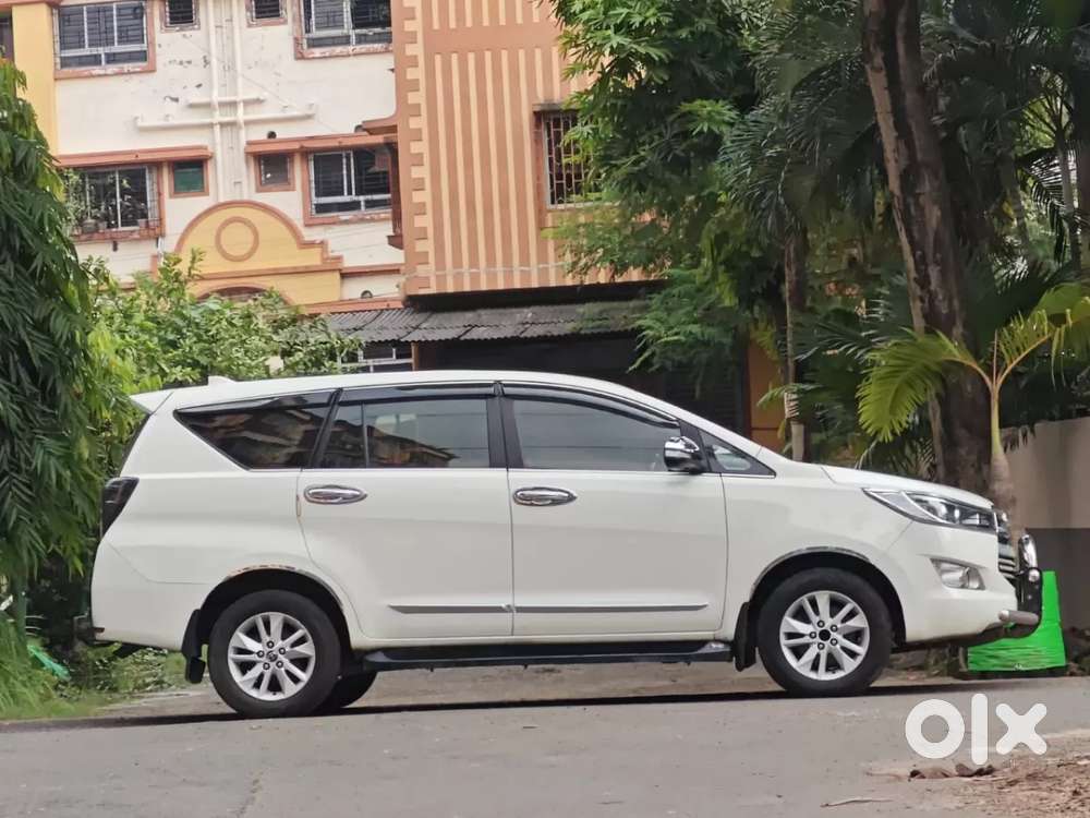 Toyota Innova Crysta 2.8 Zx At 7 Seater, 2017, Diesel