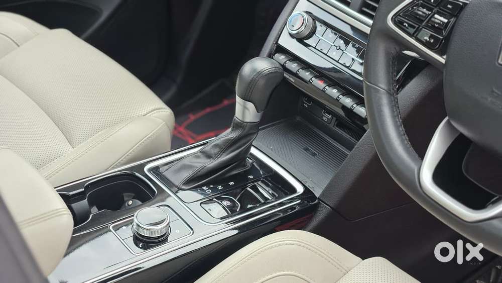 Mahindra Xuv700 2.2 Ax 7 Diesel At Luxury Pack Str Awd, 2023, Diesel