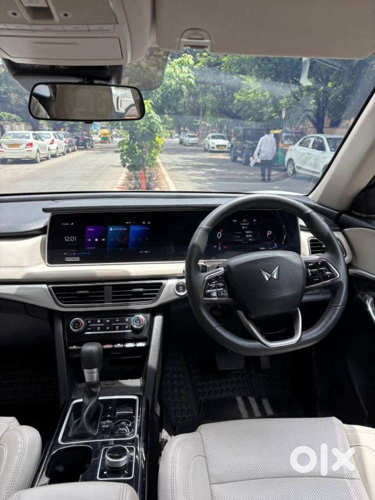 Mahindra Xuv700 2.2 Ax 7 Diesel At Str, 2025, Diesel