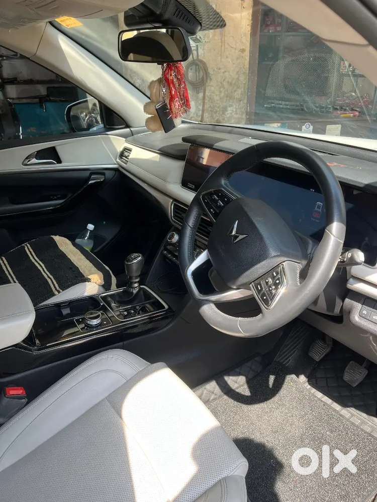 Mahindra Xuv700l 2024 Diesel 30000 Km Driven