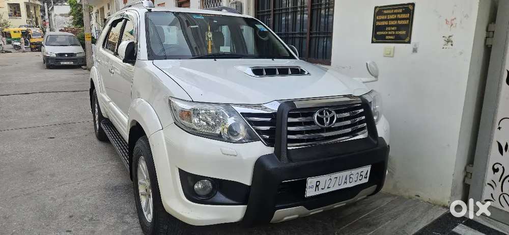 Toyota Fortuner 2014 Diesel 300000 Km Driven