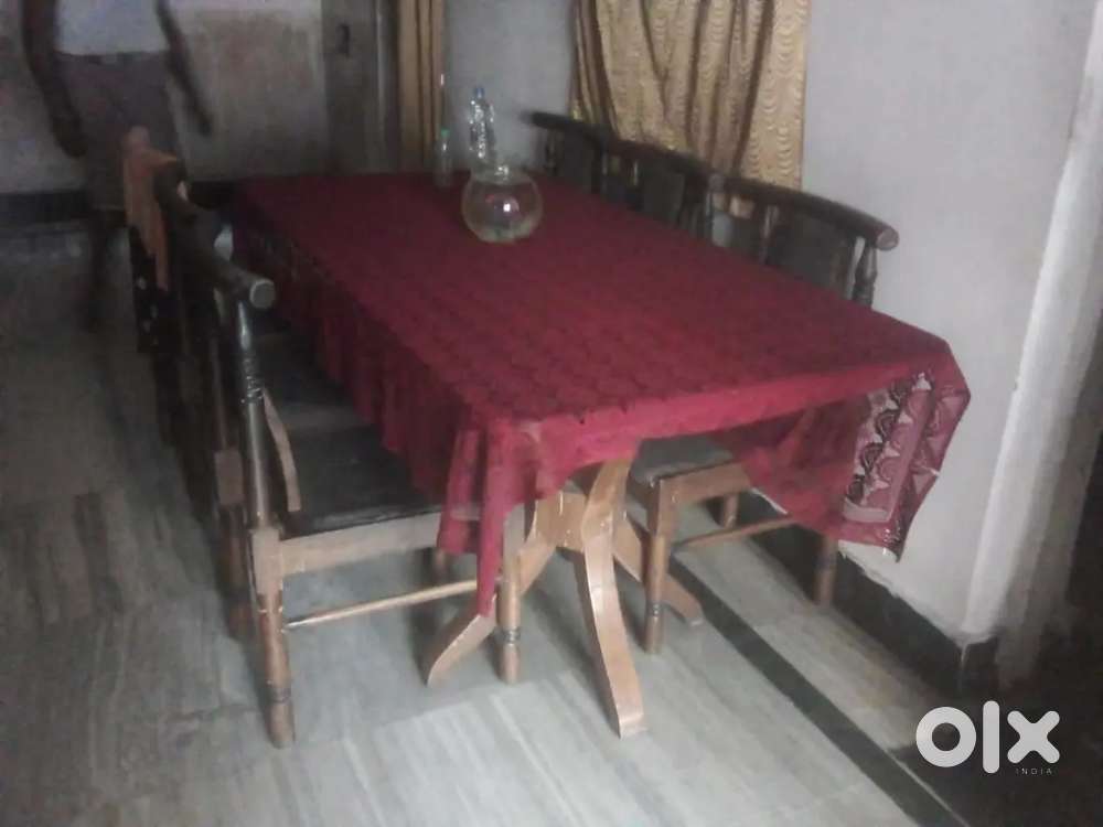 Dinning Table for sale at 15000/-