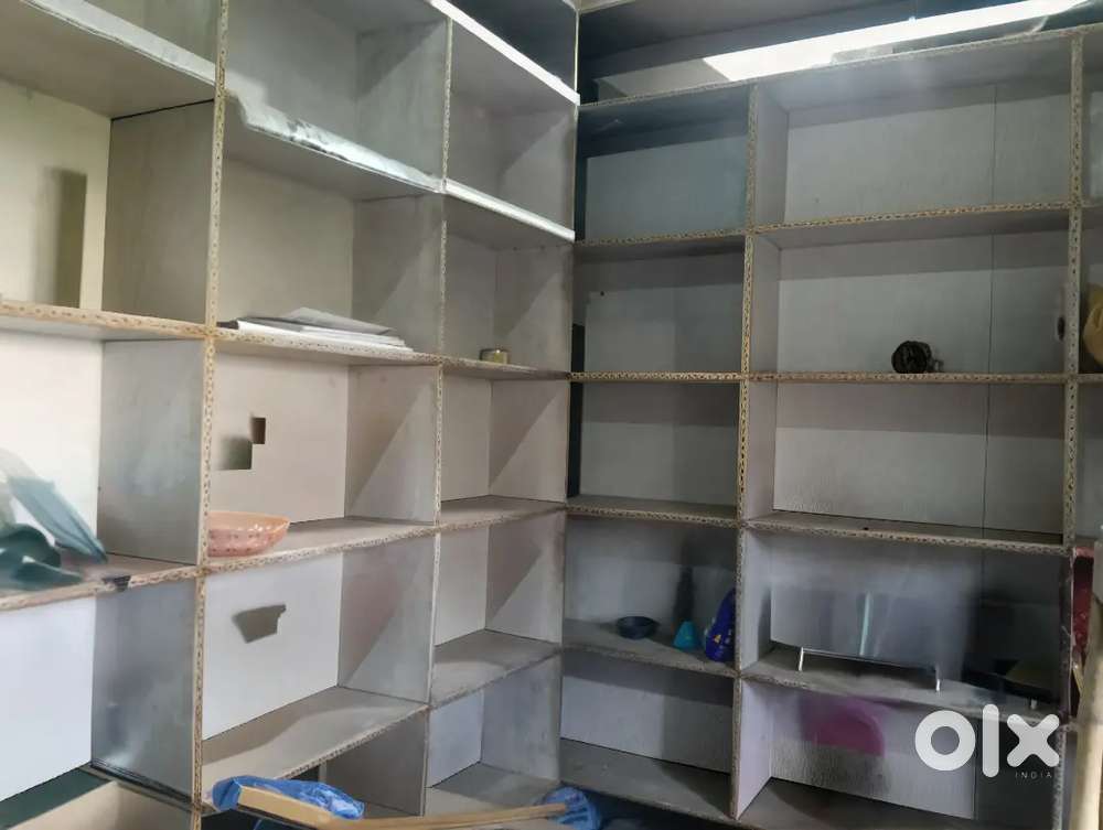 Good condition shop fnichar 2 side rack.1 counter