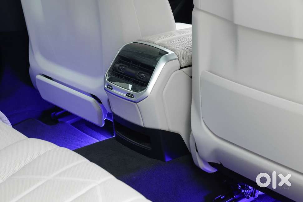 Bmw I7 Xdrive60, 2023, Electric