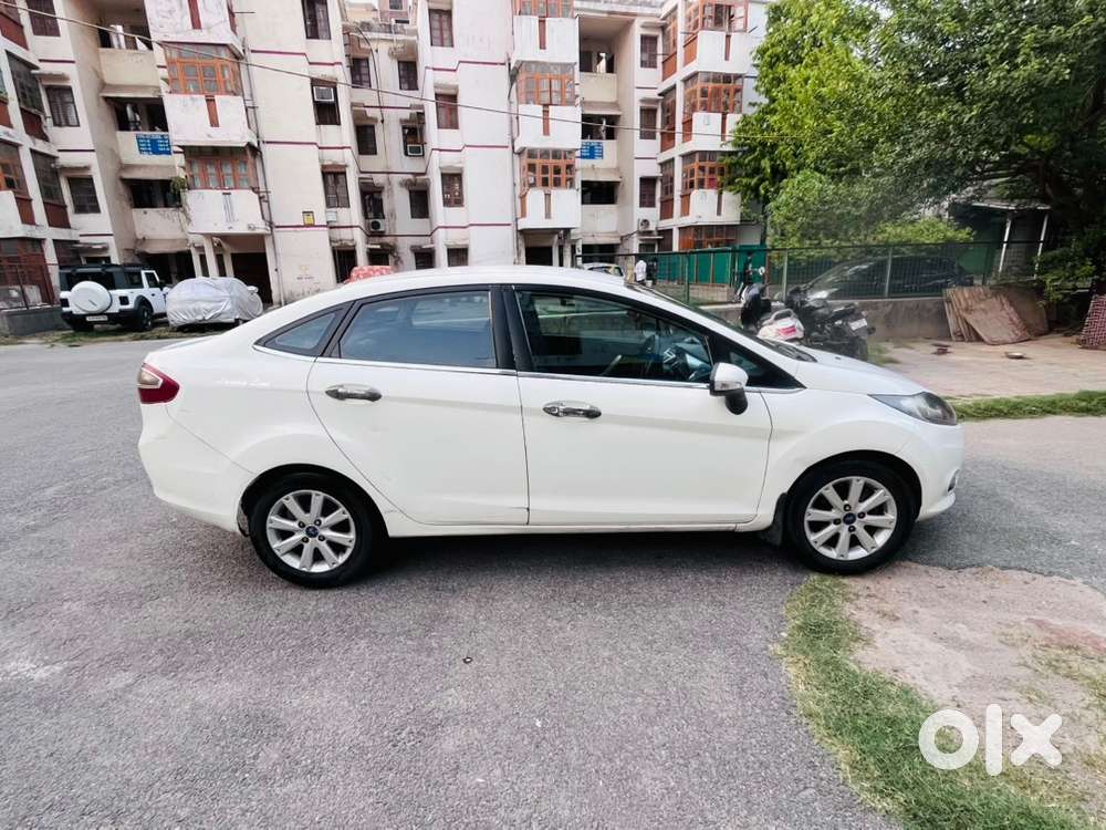 Ford Fists 2013 Petrol
