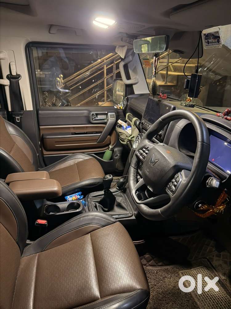 Mahindra Thar Roxx 2025 Diesel Mt 4x4 Ax7l Mocha Brown Interiors
