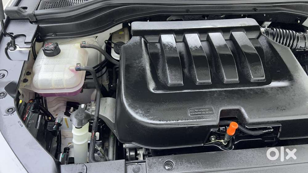 Mahindra Xuv700 2.0 Ax 7 Petrol At Str, 2024, Petrol