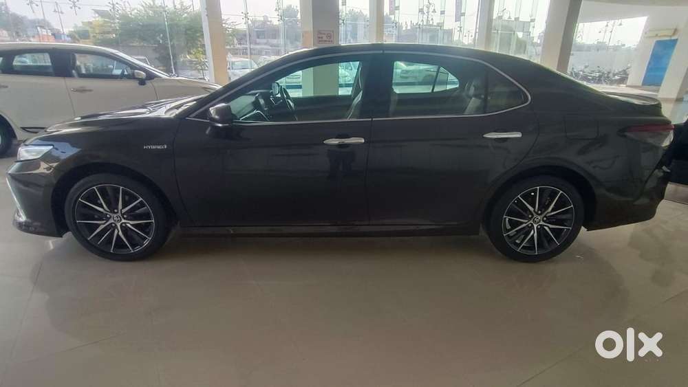 Toyota Camry Hybrid, 2023, Cng & Hybrids