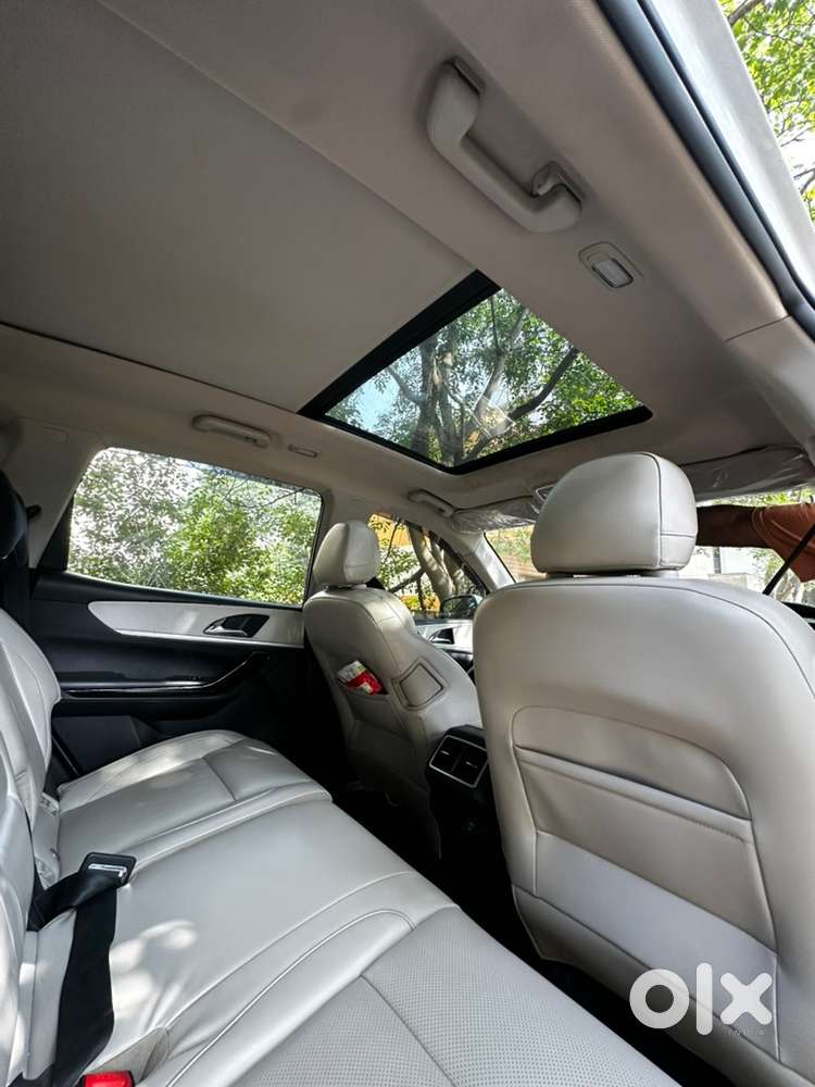 Mahindra Xuv700 Petrol Well Maintained
