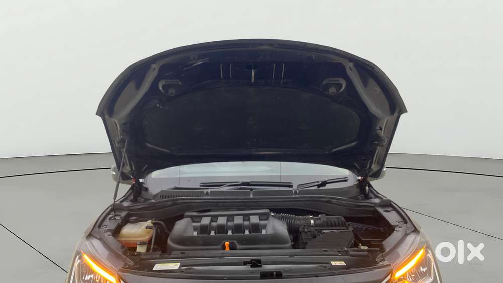 Mahindra Xuv700 2.0 Ax 5 Petrol At Str, 2023, Petrol