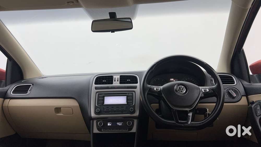 Volkswagen Polo Petrol Highline 1.2l, 2015, Petrol