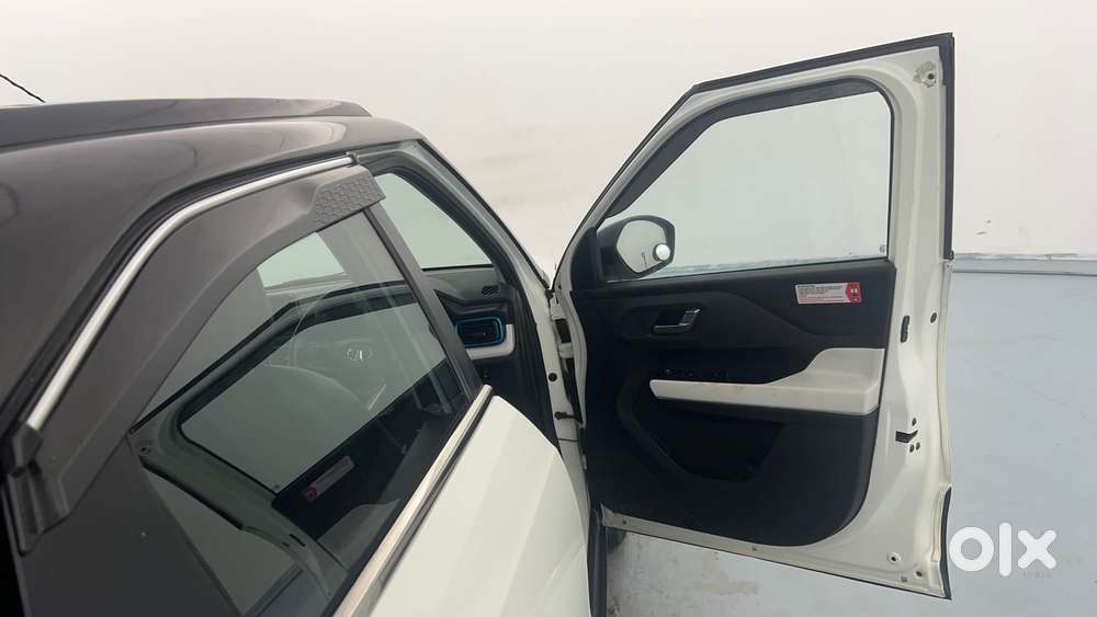 Tata Punch 1.2 Revotron Creative Amt Dual Tone, 2022, Petrol